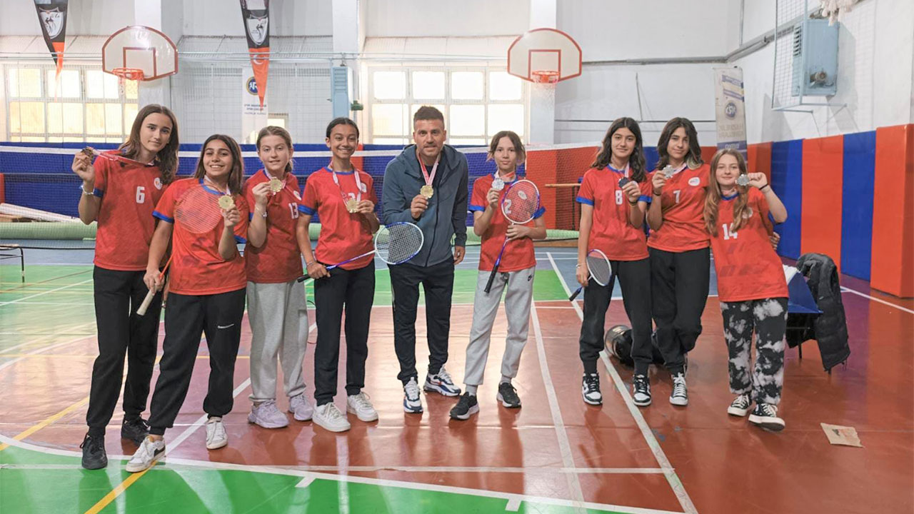 Badminton Turnuvası'nda Derece