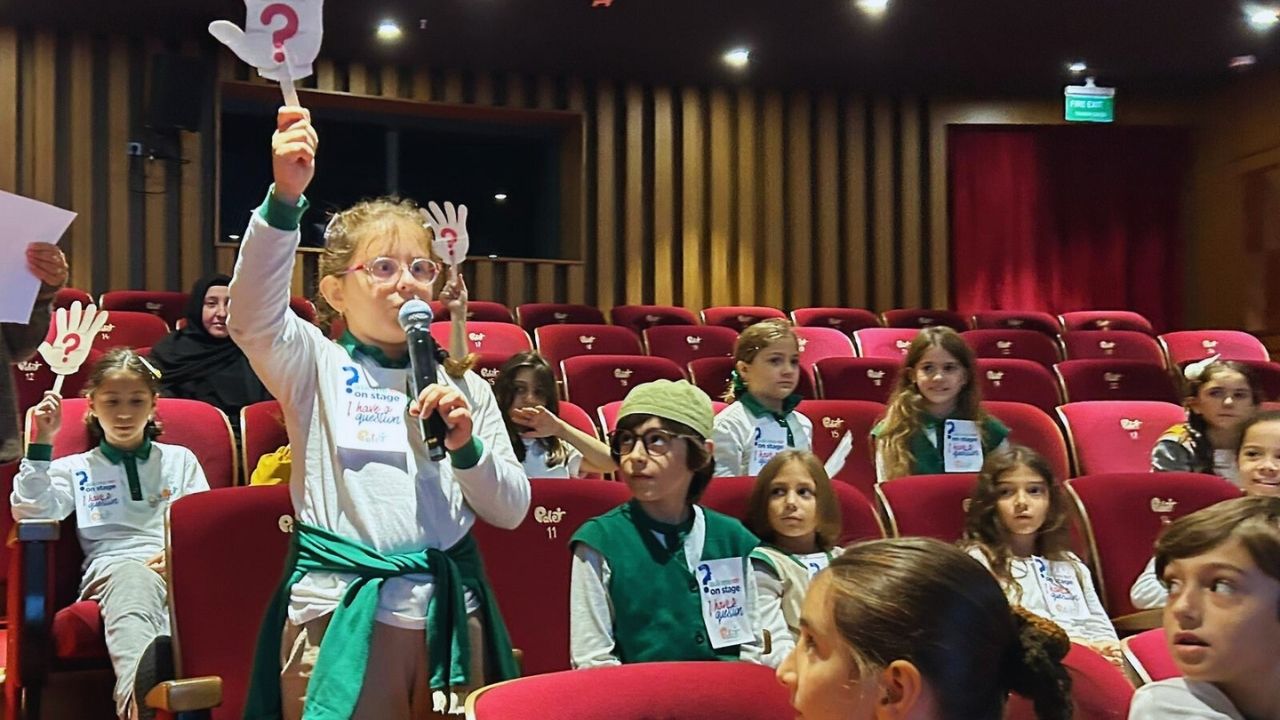 Sahne Işıkları Altında İngilizce Becerileri